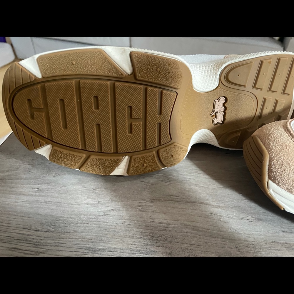 COACH WOMANS SIZE 9 - Picture 3 of 3